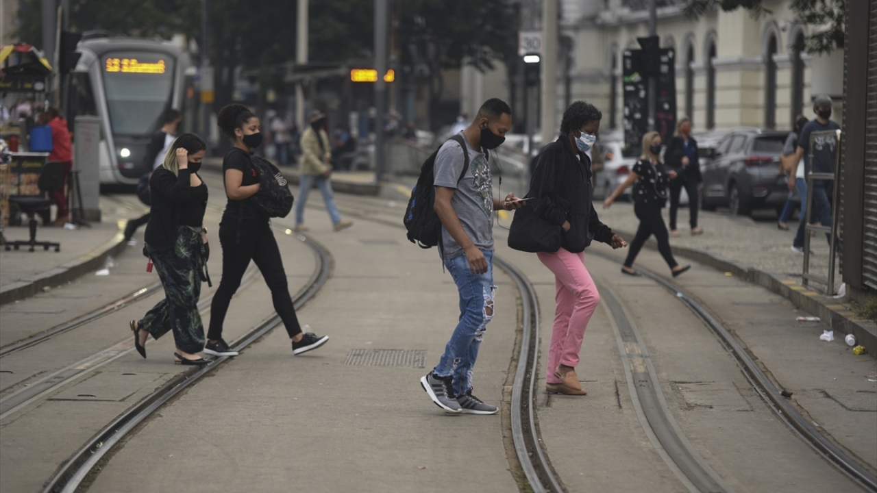 Bolsonaro, sağlığının iyi olduğunu belirtti ve virüsün başkalarına yayılmaması için gerekli önlemleri aldığını söyledi.