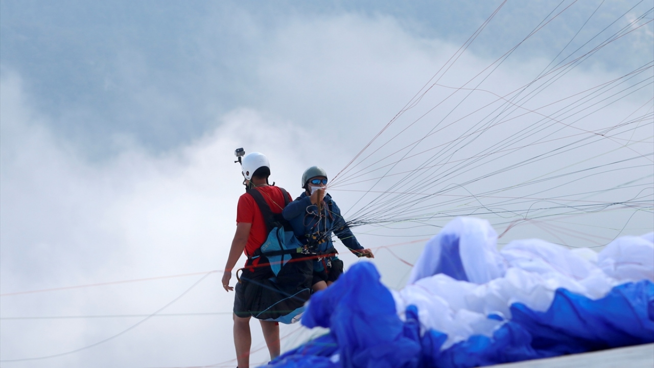 Tüzer, yamaç paraşütünün Fethiye`deki en önemli aktivitelerin başında geldiğini dile getirdi.
