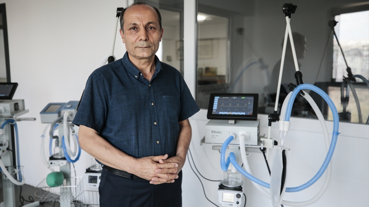 Foras Medikal Müdürü Zübeyir Murat, solunum cihazları, nemlendirici su hazneleri alanında üretim yaptıklarını söyledi.