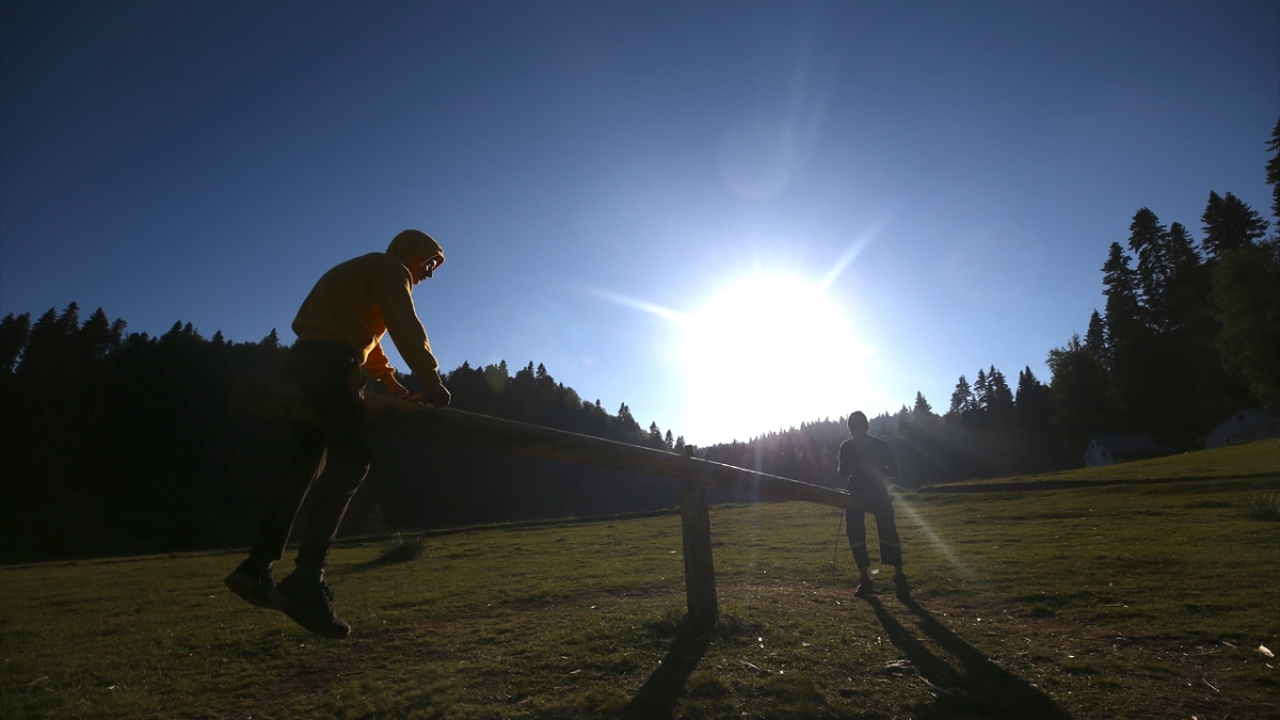 Gölyaka Belediye Başkanı Yakup Demircan, yaptığı açıklamada, koronavirüs tedbirleri kapsamında doğal güzelliklerin 3 ay ziyarete kapandığını anımsatarak, bölgenin doğal güzellikler anlamında çok zengin olduğunu söyledi.