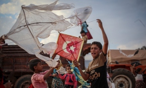 İdlibli çocuklara ateşkesin gölgesinde "uçurtma" etkinliği