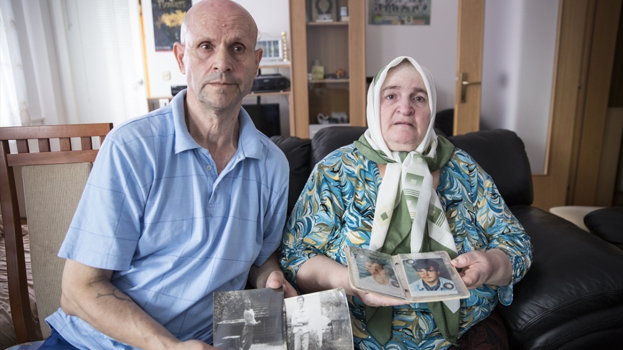 Srebrenitsa Soykırımı`nda iki oğlunu kaybeden İbisevic ailesi, öldürüldüğünde 23 yaşında olan büyük oğulları Salko İbisevic`in cenazesini soykırımın yıl dönümü 11 Temmuz`da Potoçari Anıt Mezarlığı`nda defnecek. 