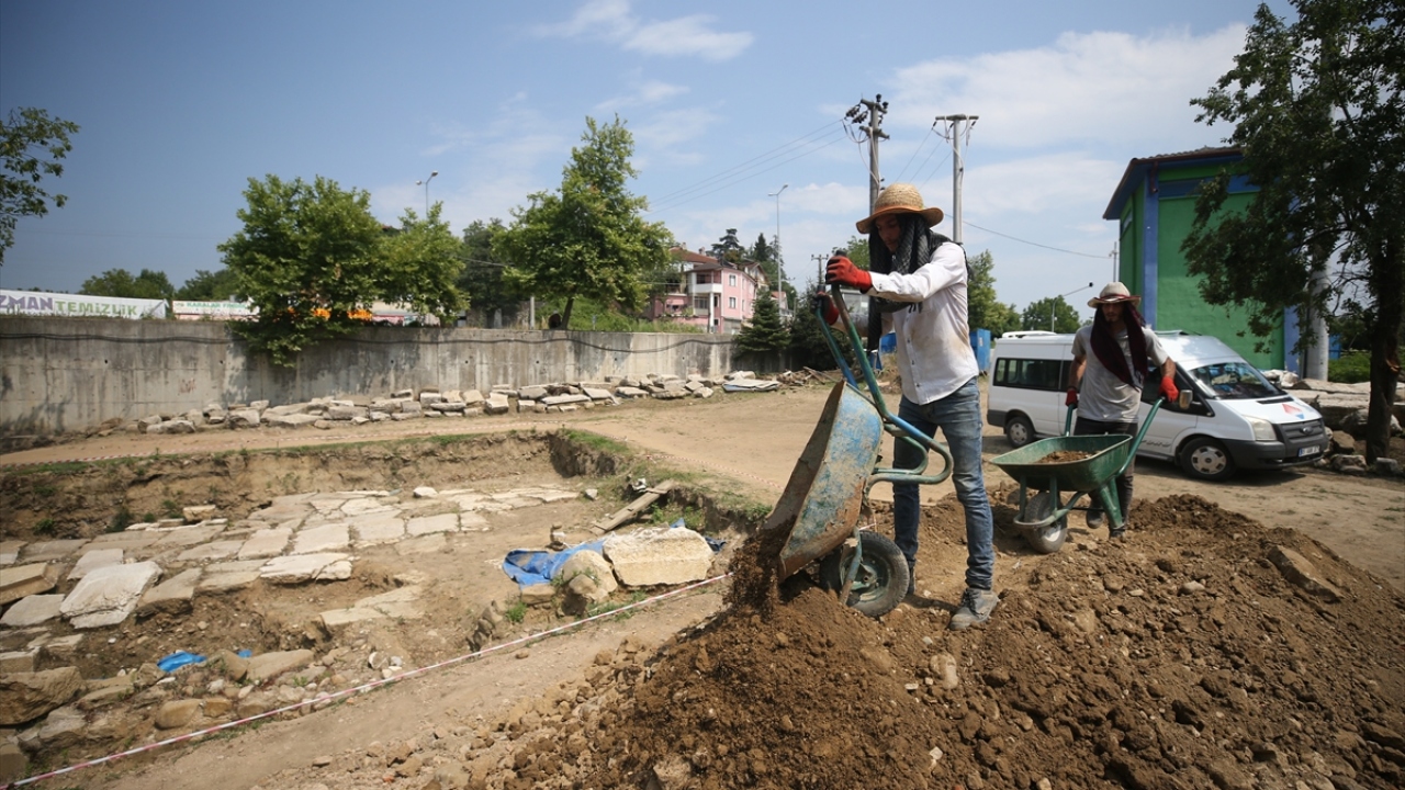 Düzce İl Kültür ve Turizm Müdürü Resul Taştan, yaptığı açıklamada, bölgenin kültürel miras açısından çok zengin olduğunu ve köprünün tarihinin milattan önce 1. yüzyıla uzandığını söyledi.
