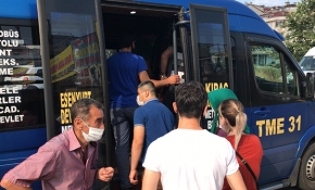 Sosyal mesafesiz toplu ulaşım sürüyor: 12 yerine 37 yolcu çıktı