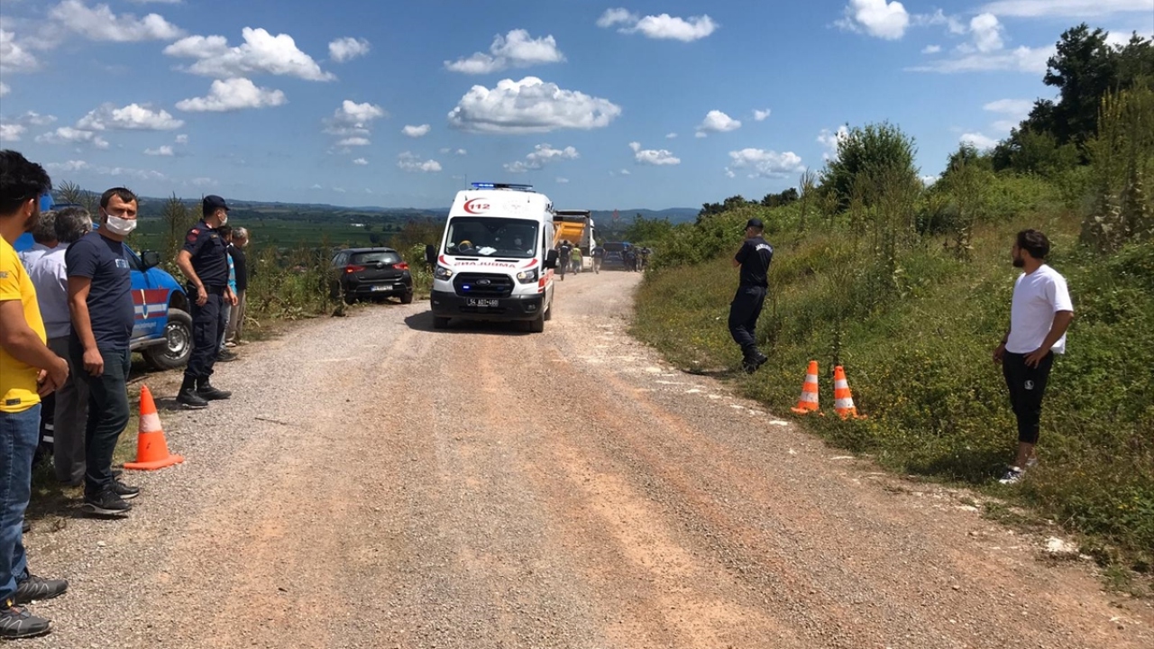 Patlamada ilk belirlemelere göre 3 asker şehit oldu, 6 kişi yaralandı. 