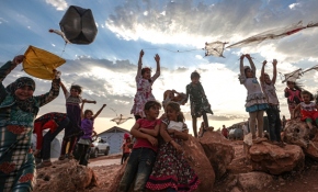 Savaşın çocukları uçurtma etkinliğiyle güldü