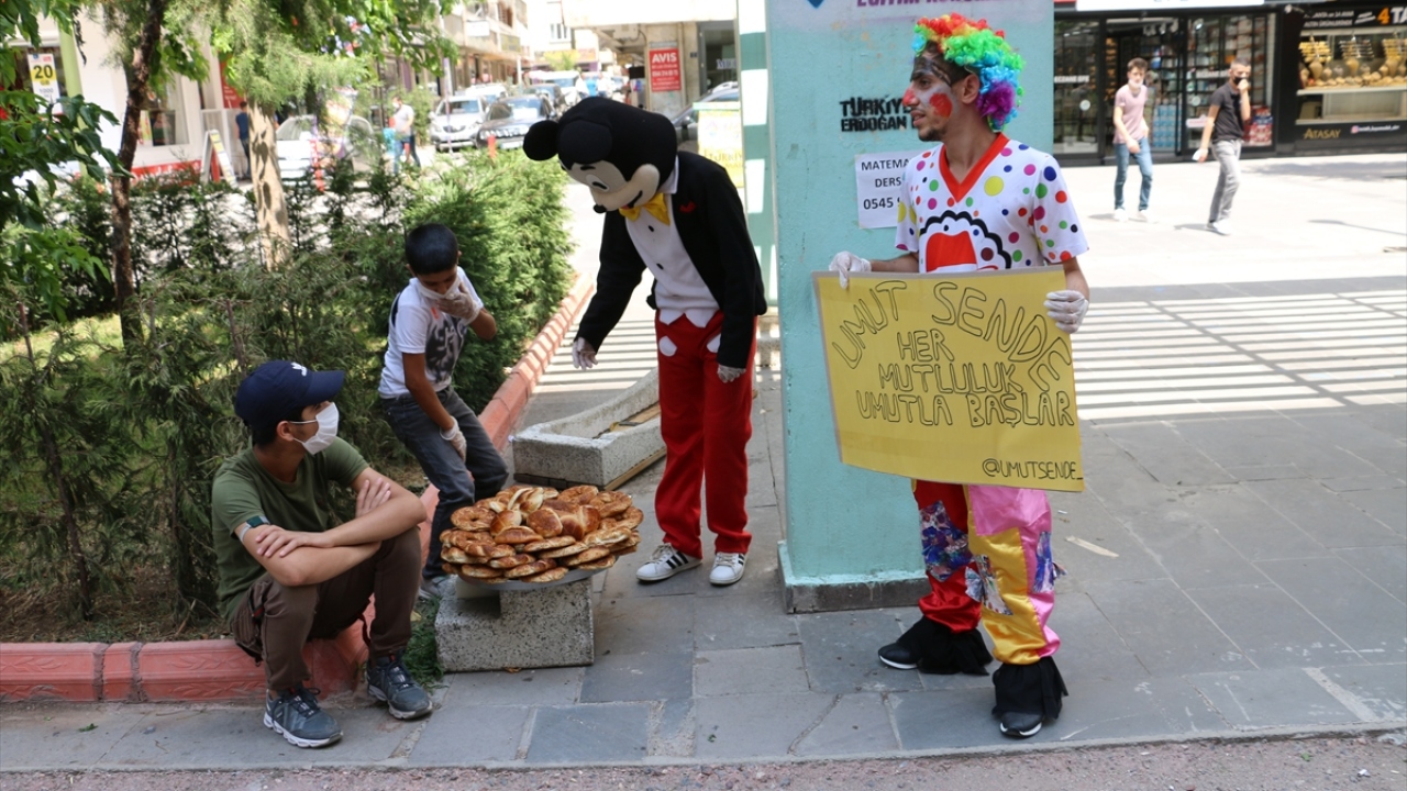 Umut Sende Topluluğu Sorumlusu Muharrem İnaç, toplumsal duyarlılığı artırmak için böyle bir çalışma yaptıklarını söyledi.