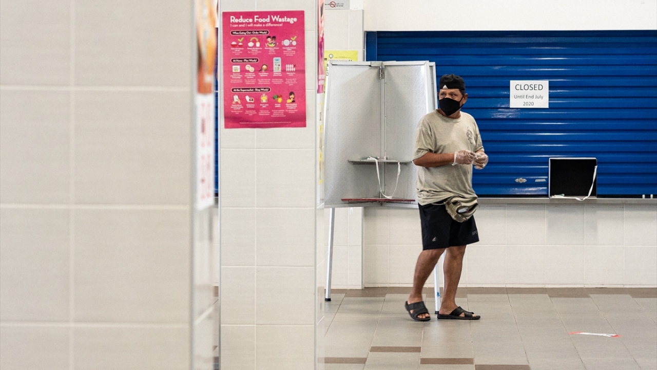 En son 2015`te düzenlenen genel seçimleri yüzde 69,9 oyla kazanan PAP, parlamentoda 83 sandalye kazanarak meclis çoğunluğunu elde etti.