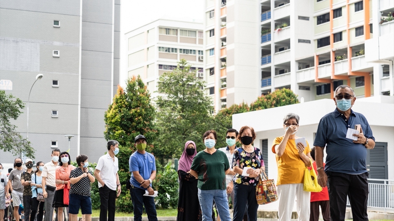 Singapur basınındaki yorumlarda, hükümetin salgın yönetimindeki eksiklikleri ve Covid-19`un ekonomik sonuçlarının seçmenin kararını ciddi oranda etkileyebileceği belirtiliyor.