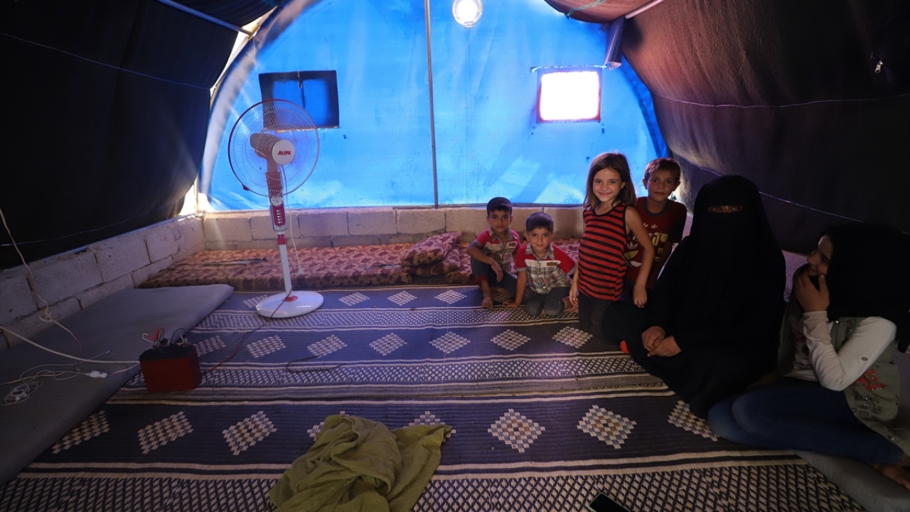 Halep`in kuzeyindeki Azez ilçesi yakınlarındaki Katme bölgesindeki çadır kampta yaşayan Ebu Safa, yaptığı açıklamada, zor şartlar altında yaşam mücadelesi verdiklerini söyledi.