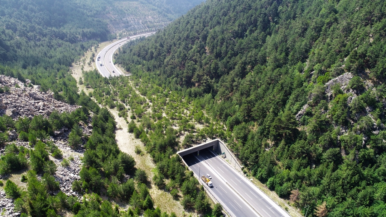Tarsus-Pozantı Otoyolu`nda "Orman Ekosistem Köprüsü"