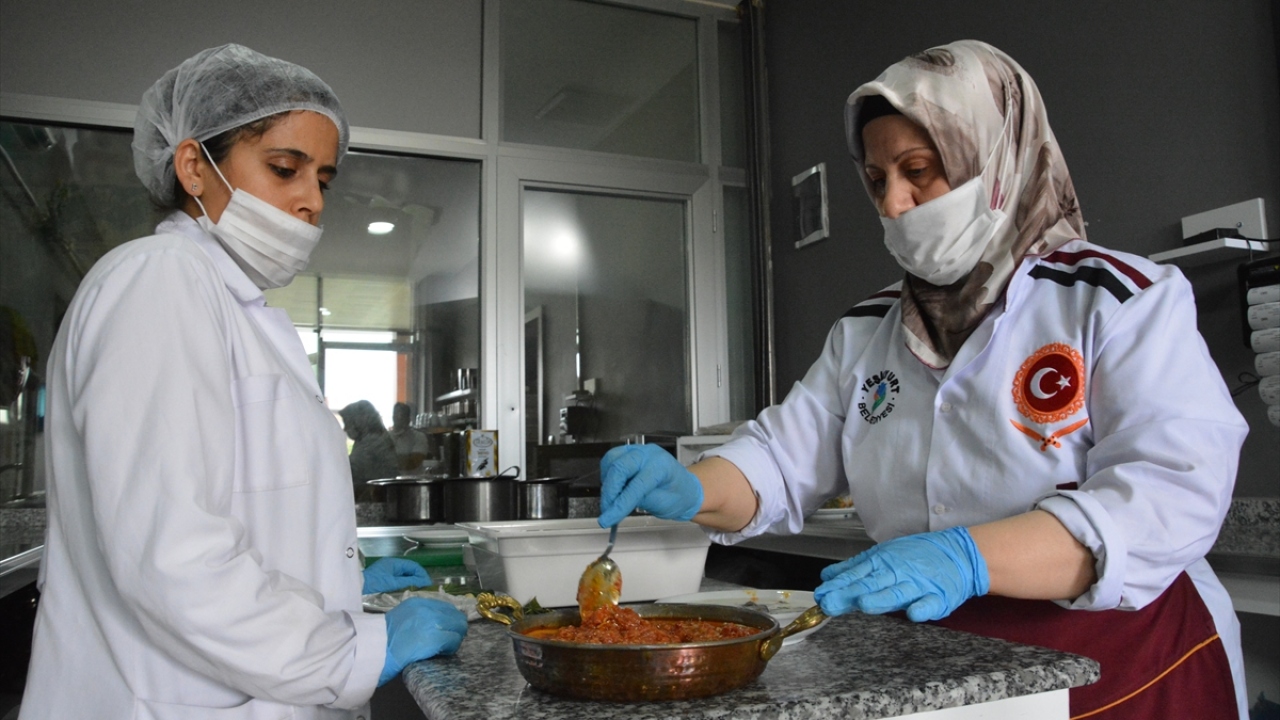 İlçede sarmanın yanı sıra birçok lezzetin bulunduğunu anlatan Çınar, şöyle devam etti: