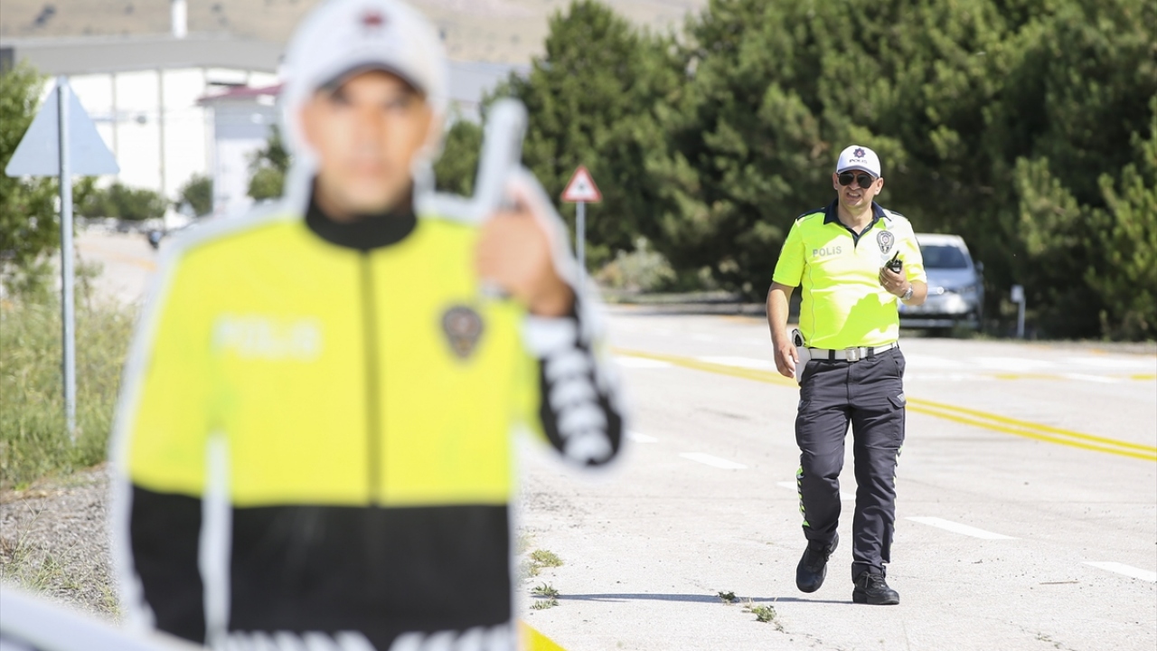 Maket araçların trafik güvenliğine katkısını ölçmek amacıyla yerleştirildikleri noktalar ve yakın çevresinde meydana gelen kazaların analizleri yapıldı. 