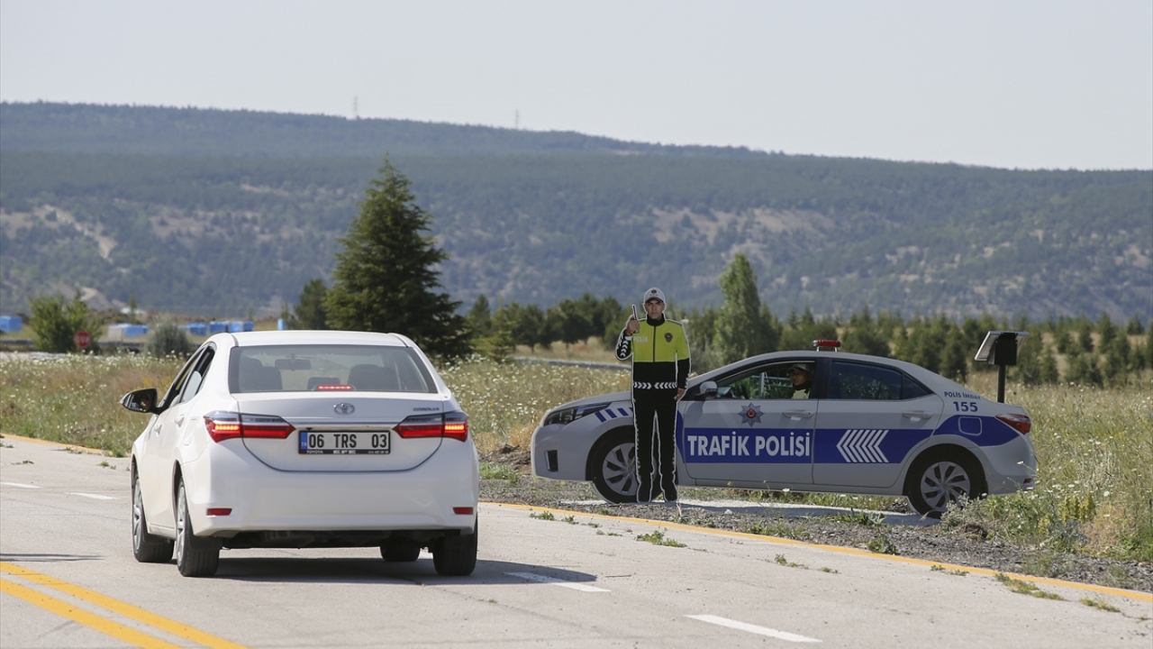 Analizlerde, maket araçların olduğu bölgelerdeki ölümlü trafik kazalarının yüzde 23 azaldığı saptandı.