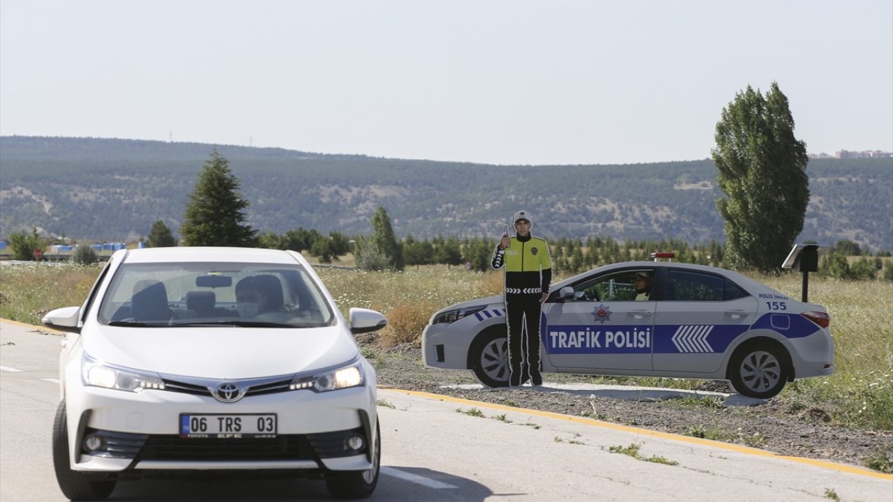 Sonuçtan hareketle Emniyet Genel Müdürlüğü Trafik Başkanlığınca, uygulamanın ikinci adımı olarak polis bölgesindeki maket trafik polisi araçlarının yanına maket trafik polisi yerleştirilmeye başlandı.