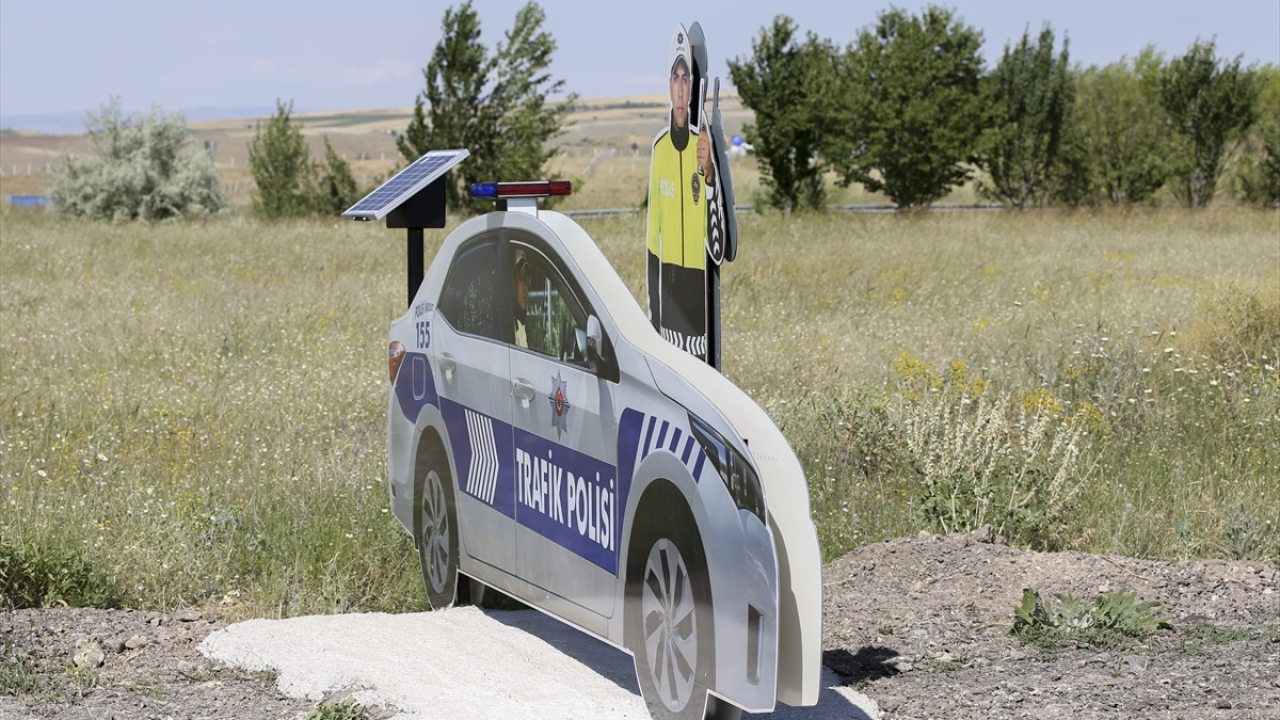 Uygulamayla trafikte sürücülerin dikkatlerinin üst düzeye çıkarılması amaçlanıyor.