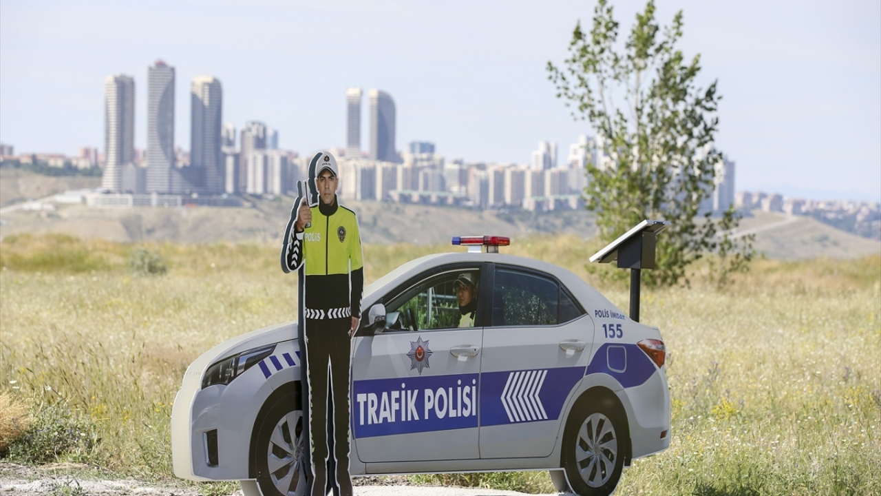 Maket trafik polisleri ilk etapta 350 noktaya yerleştiriliyor 