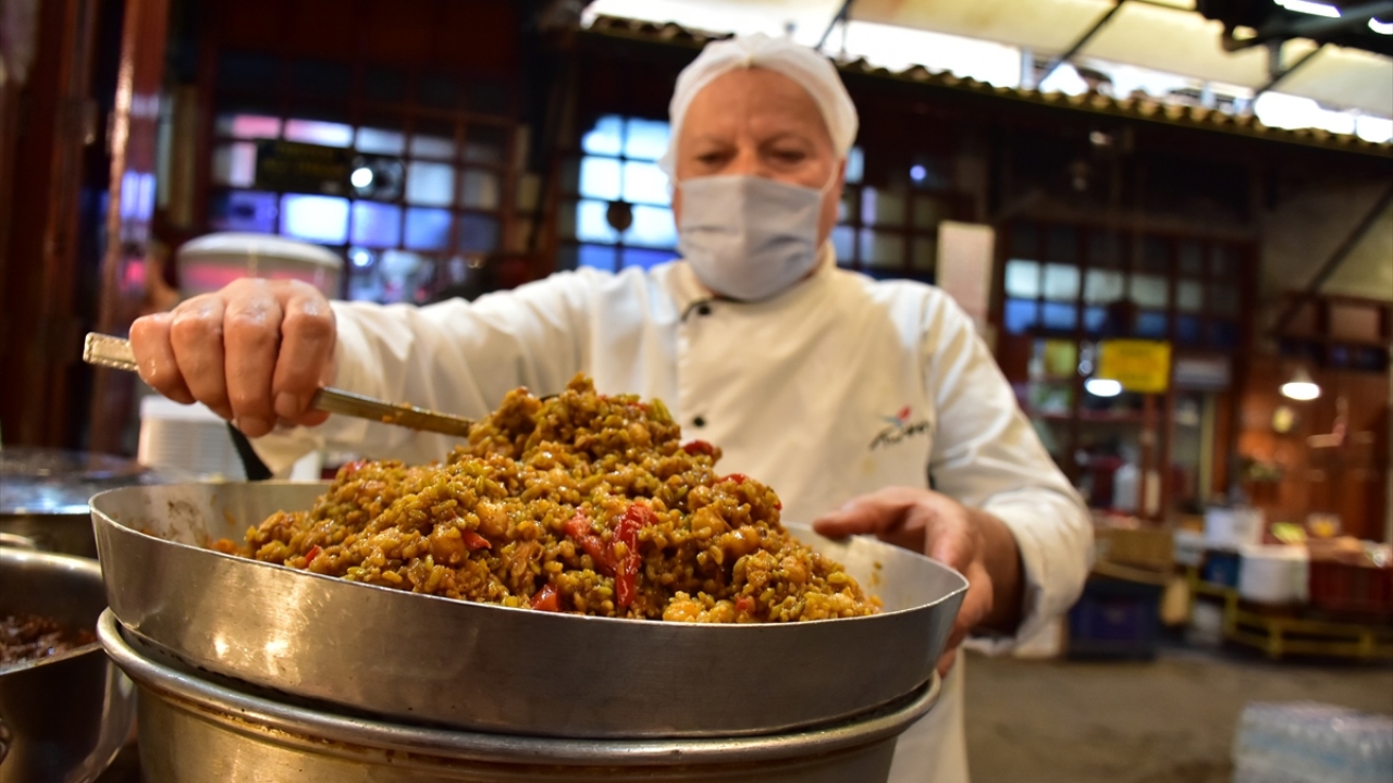 Bu işleminin ardından 3-4 gün kurumaya bırakılan başaklar daha sonra biçerdöver yardımıyla tanelerine ayrılıyor ve değirmenlerde öğütülerek, "firik bulguru" haline getiriliyor. 