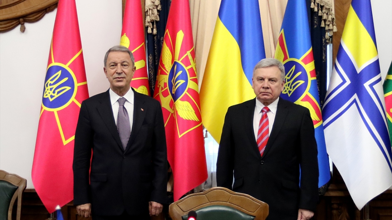 İkili görüşmelerin ardından heyetlerarası görüşmelere başkanlık eden Akar ve Taran, daha sonra ortak basın toplantısı düzenledi. 