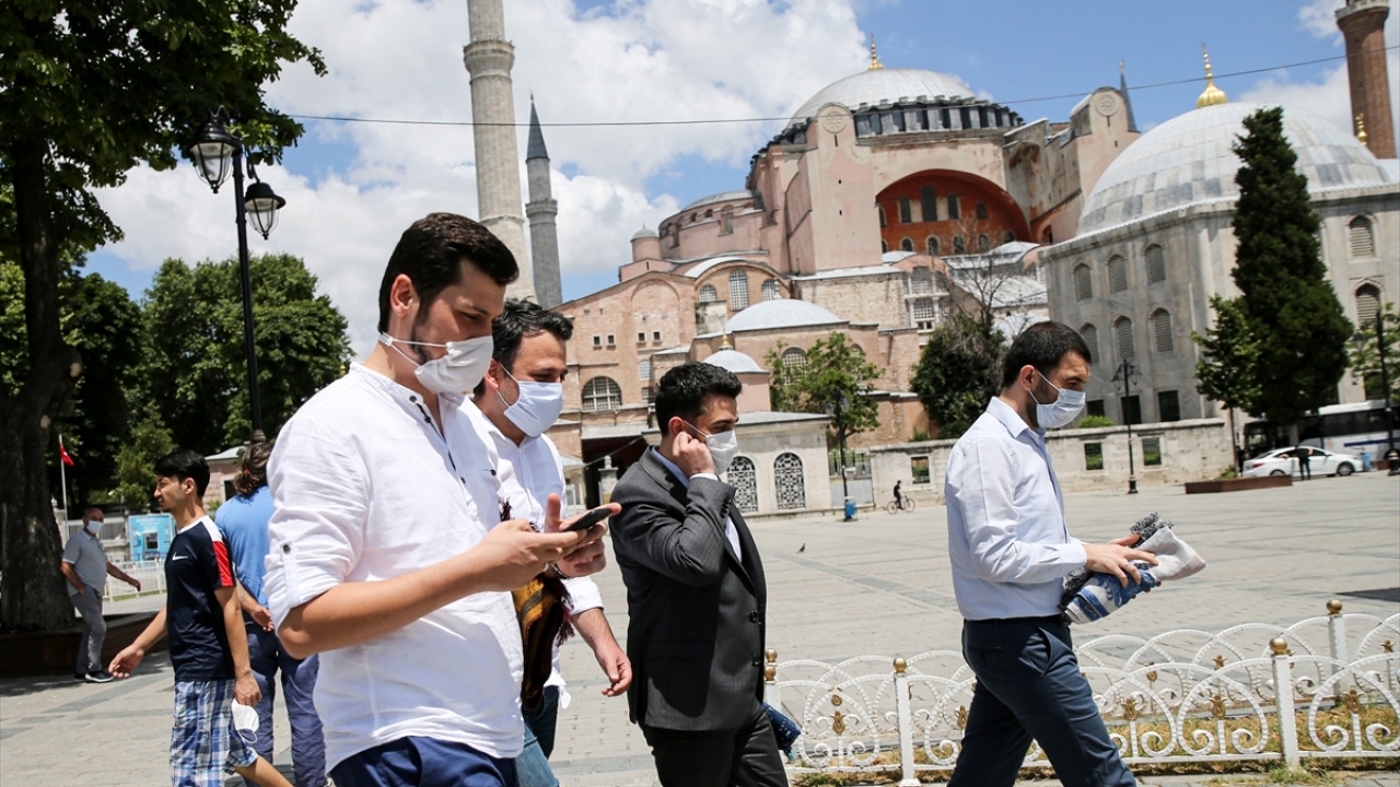 Ayasofya`nın tapu belgesinde cami vasfı ile tescilli olduğu, bunun değiştirilemeyeceği kaydedildi.