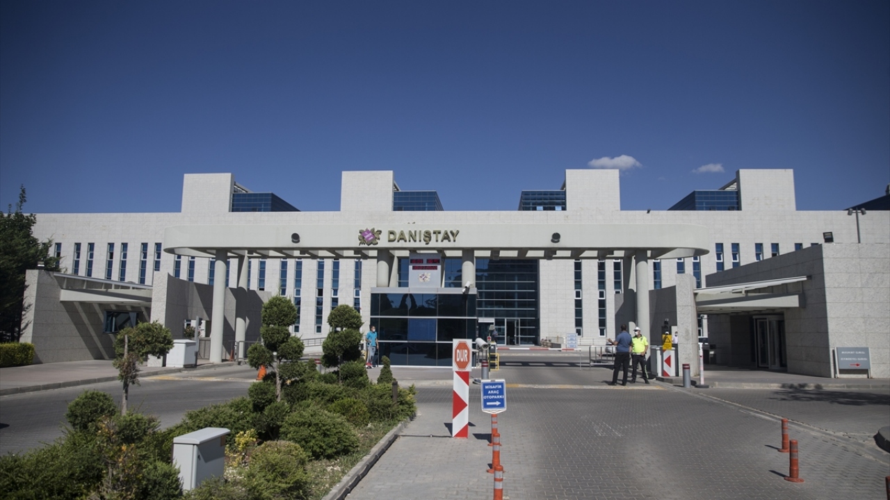 Danıştay 10. Dairesinde, Ayasofya`nın camiden müzeye dönüştürülmesine dair 24 Kasım 1934 tarihli Bakanlar Kurulu kararının iptali istemiyle açılan davanın duruşması 2 Temmuz`da yapıldı.