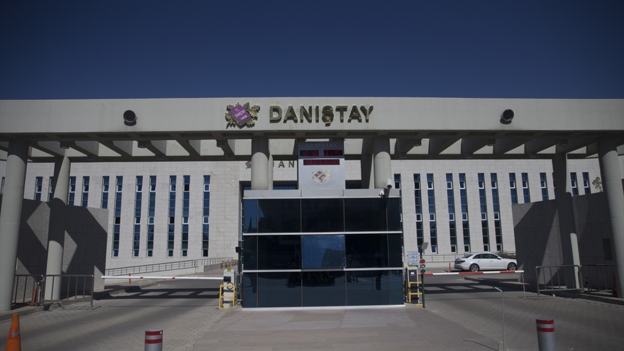 8 gün sonra karar açıklandı ve 24 Kasım 1934 tarihli Bakanlar Kurulu kararının iptaline karar verildi. Böylece Ayasofya`nın ibadete açılmasının önünde engel kalmadı.