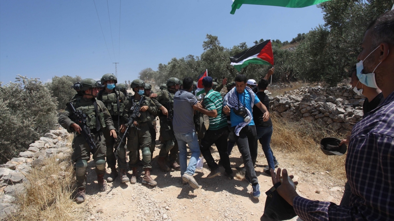 srail güçleri, gösteriye müdahale etti.