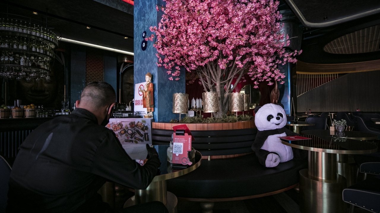 Restoranda pandalı sosyal mesafe