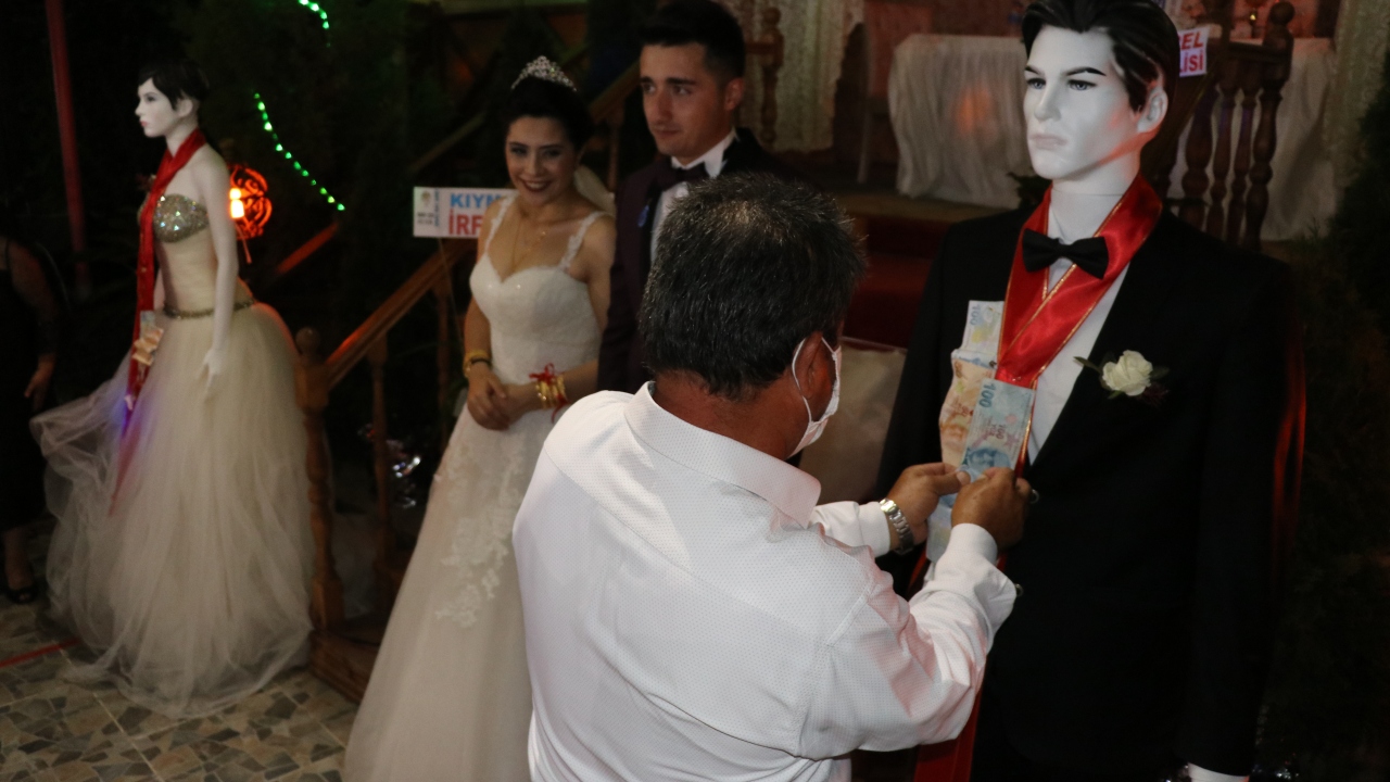 Düğünlerin yeni misafirleri cansız mankenler