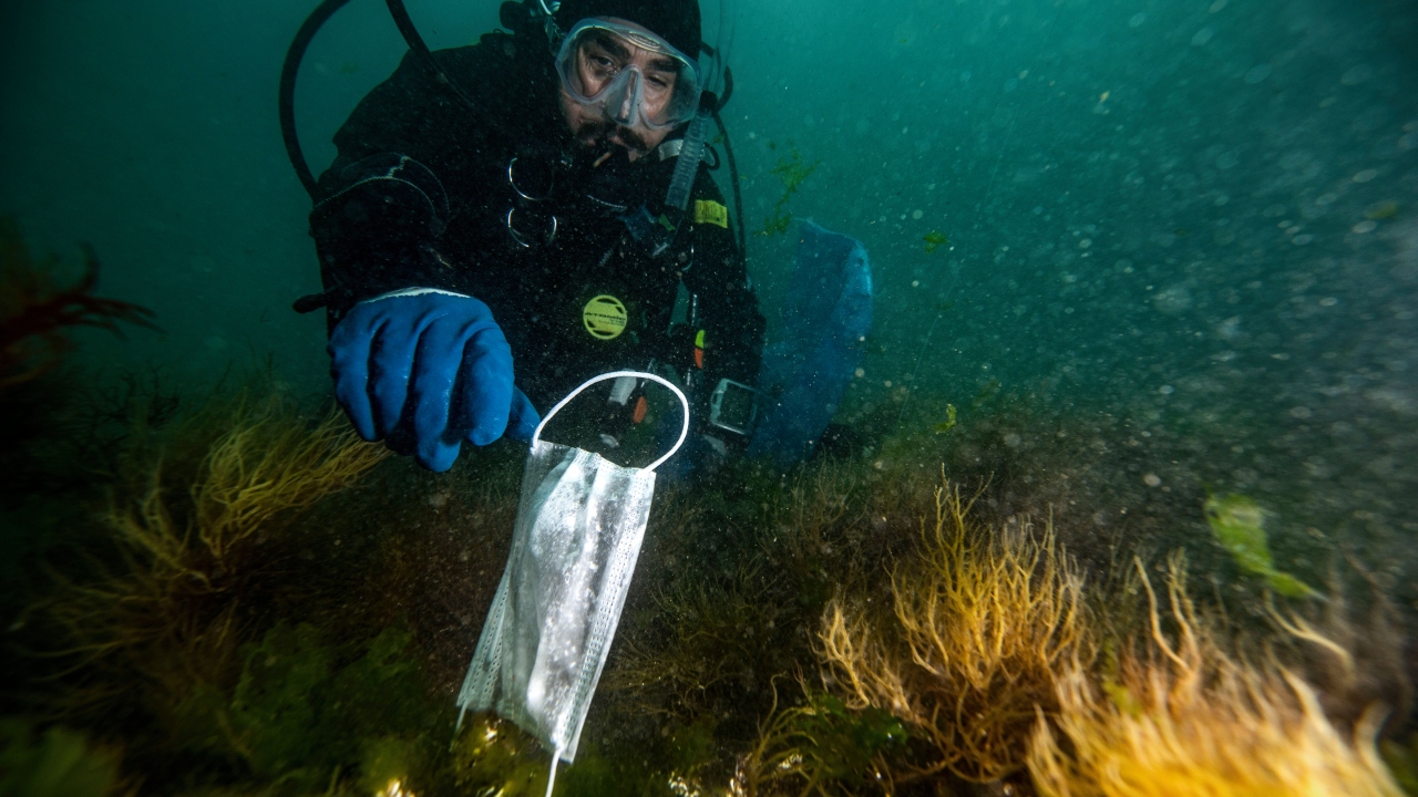 Denizden toplanan atıklara maske de eklendi