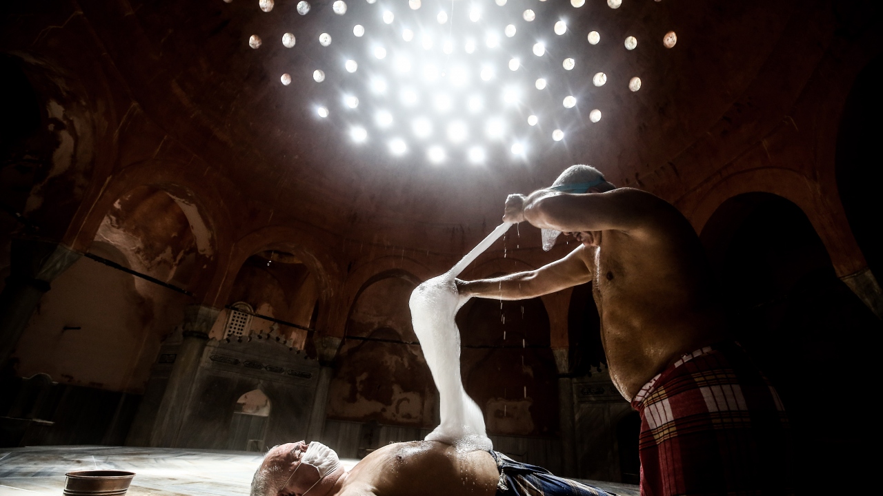 Tarihi Çemberlitaş Hamamı`nda koronavirüs önlemleri