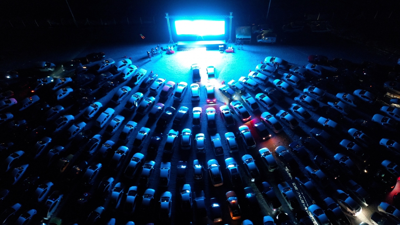 Nevşehir`de "arabalı" açık hava sineması