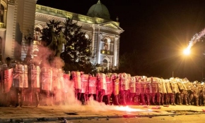 Sırbistan geneline yayılan hükümet karşıtı gösteriler sürüyor