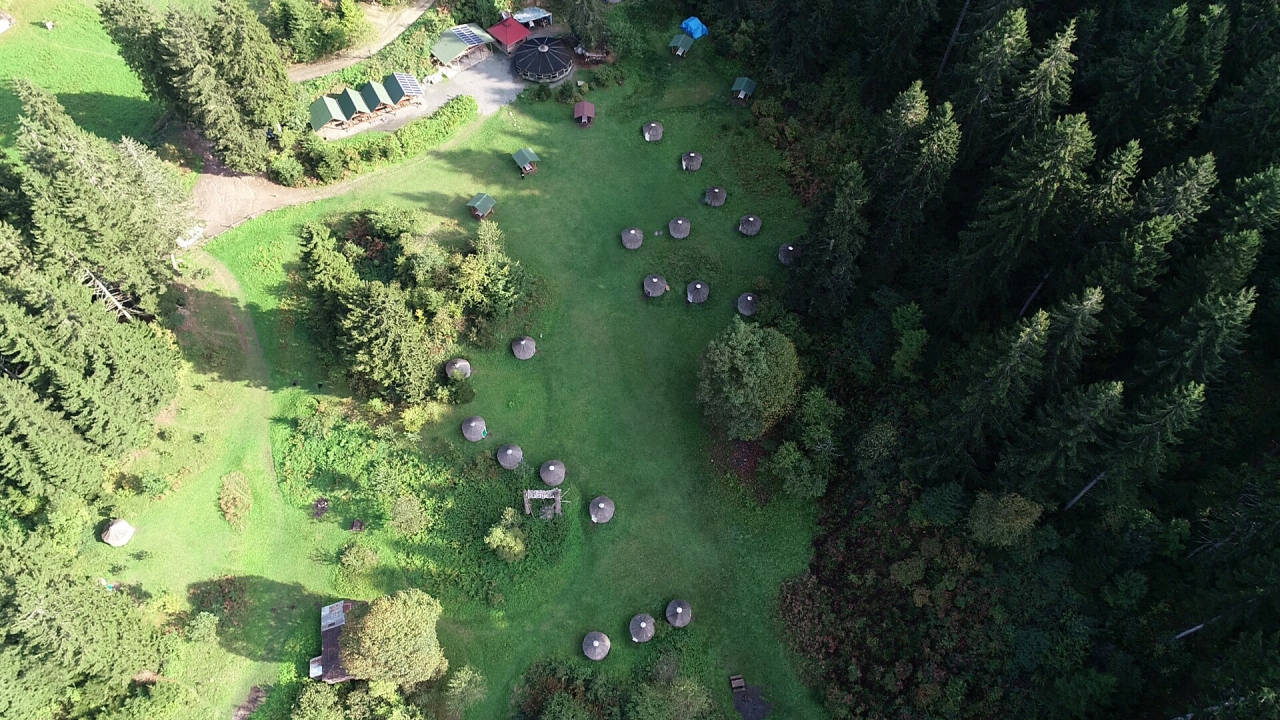 Kantarcı, kamp alanında yerli ve yabancı turistlere hizmet sunmaya başladı. 