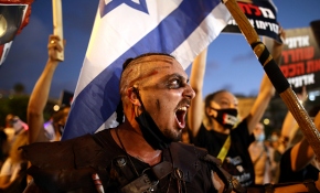 Binlerce İsrailli, Netanyahu hükümetini protesto etti