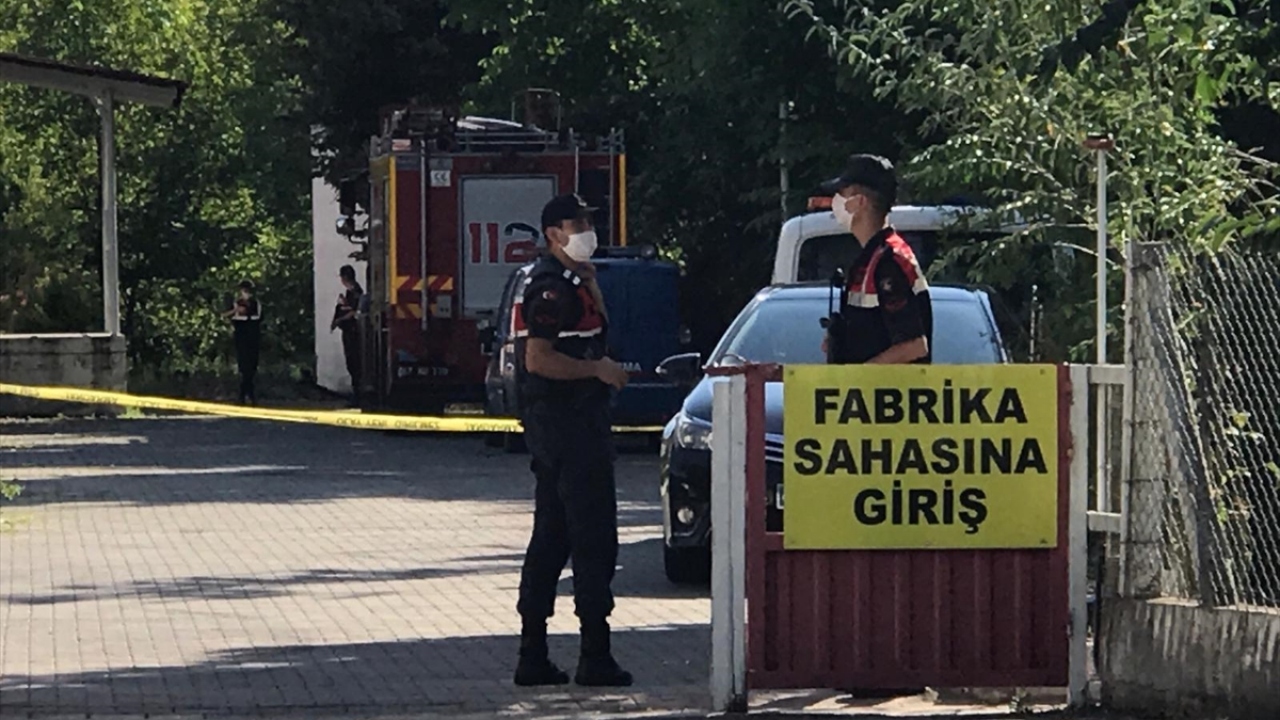 Patlamanın etkisiyle işçilerden Bahattin Oruç (55) yaralandı. 