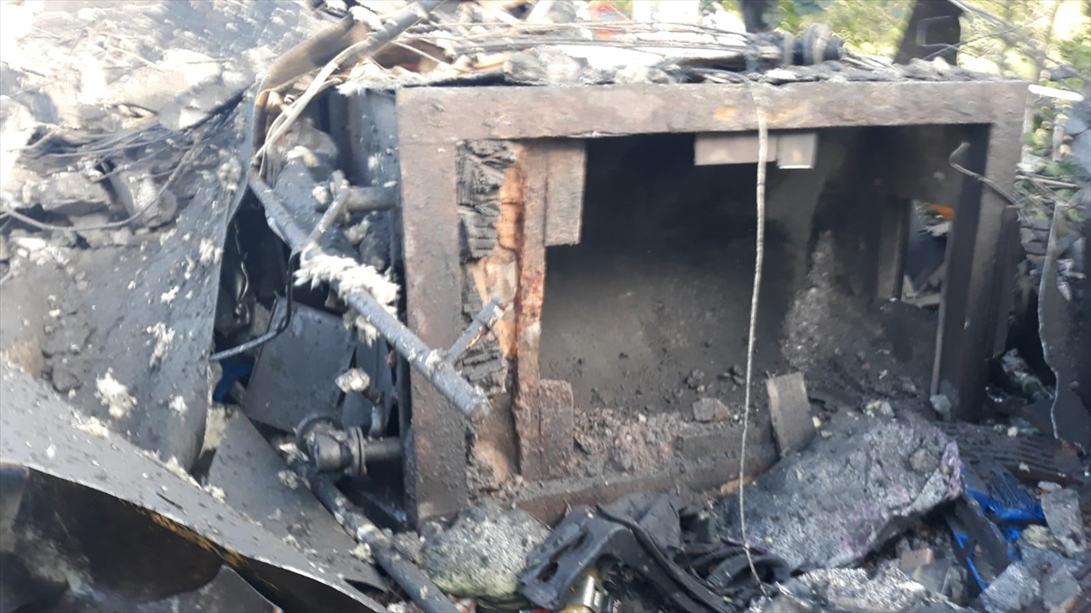 Sağlık personeli yaptığı incelemede, Oruç`un yaşamını yitirdiğini belirledi.