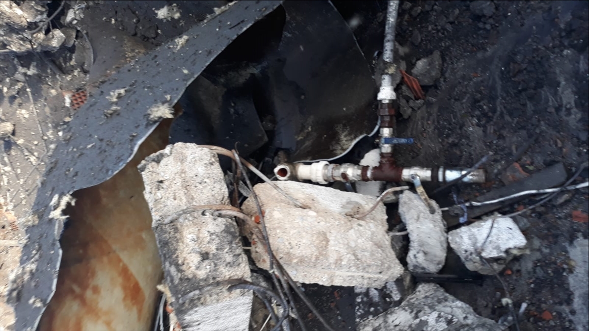 İtfaiye ve jandarma ekiplerince fabrikada geniş güvenlik önlemi alınırken, hayatını kaybeden işçinin cenazesi işlemlerin ardından otopsi yapılmak üzere Devrek Devlet Hastanesi morguna kaldırıldı.