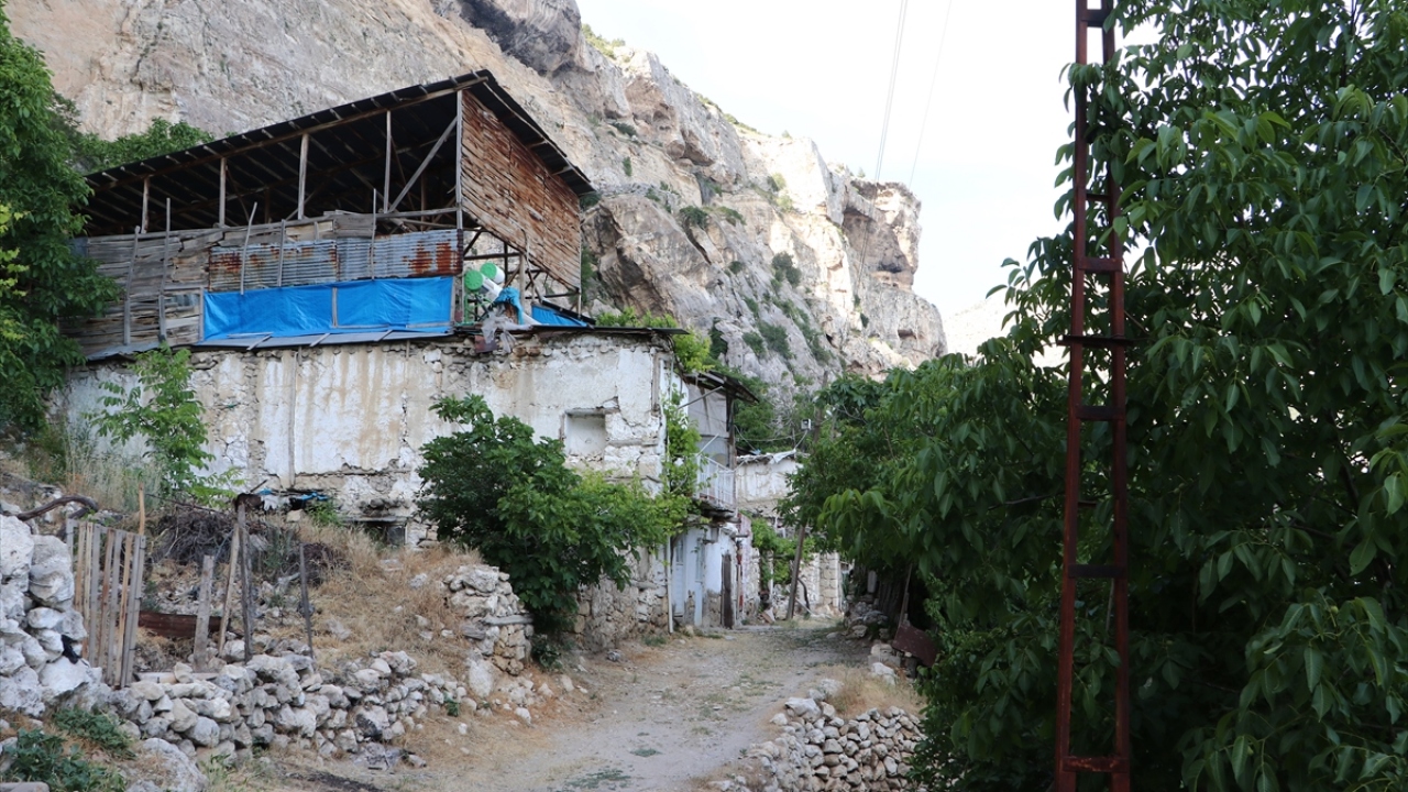 Bu durum sokaklarda da kendine has otantik bir mimari yapı ortaya çıkarıyor.