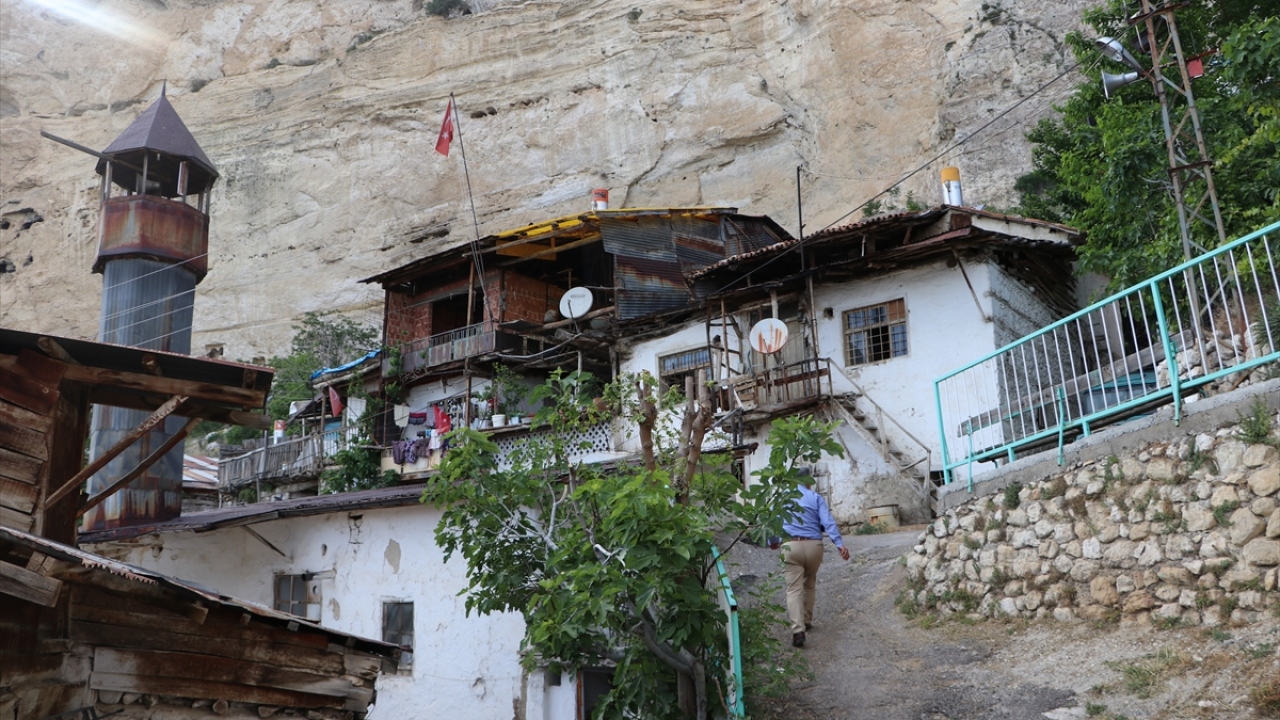 Ermenek Belediye Başkanı Atila Zorlu, yaptığı açıklamada, ilçenin, zorlu coğrafi yapısına rağmen tarihi, bakir doğası, baraj gölü ve sıcakkanlı insanlarıyla ilgi çeken bir yer olduğunu söyledi.