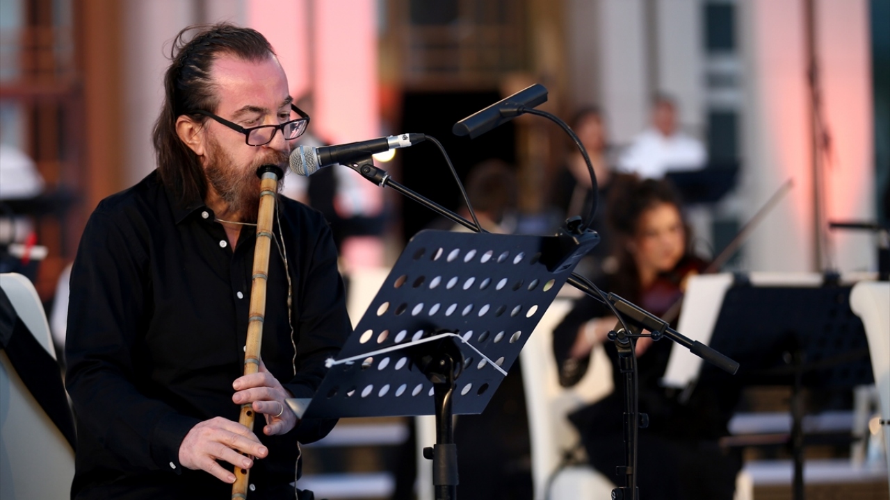 "Marmaris ve Şehitler Köprüsü" de eserde