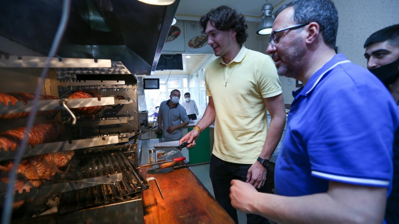 Yemek molasında tercih kokoreç 