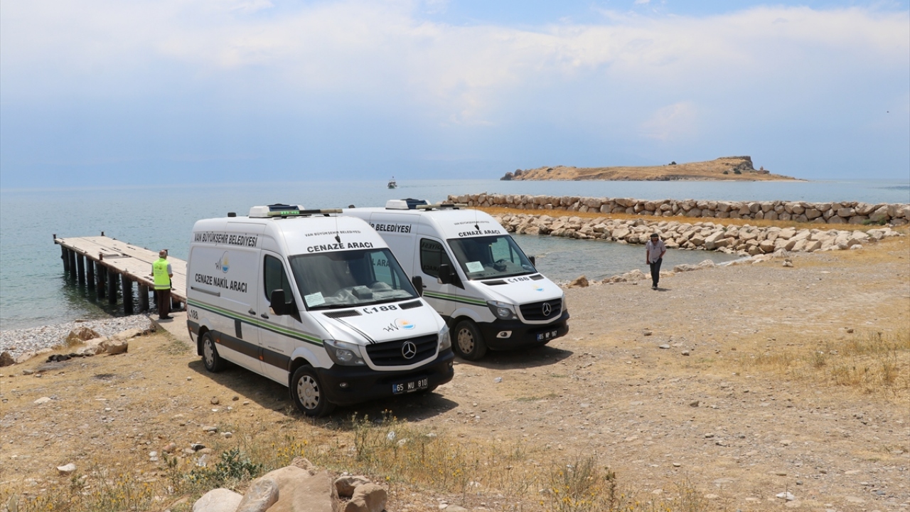 Çalışmalarda yabancı uyruklu oldukları değerlendirilen 3 kişinin daha cesedi bulundu. Böylece ulaşılan ceset sayısı 29`a yükseldi. 