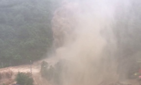 Rize'de Çayeli Ağaran Şelalesi taştı