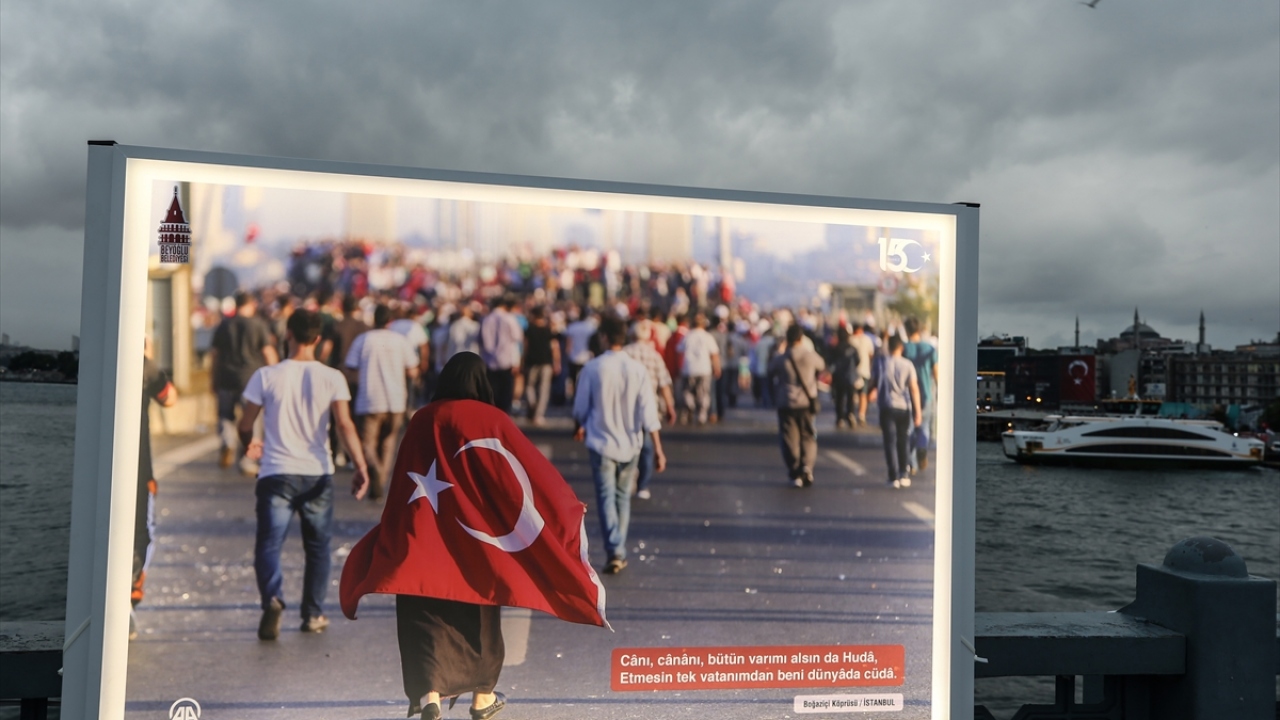 Darbe gecesi yaşananlar ve halkın kahramanca direnişinin yansıtıldığı fotoğrafların yer aldığı sergi, temmuz ayı boyunca görülebilecek. 