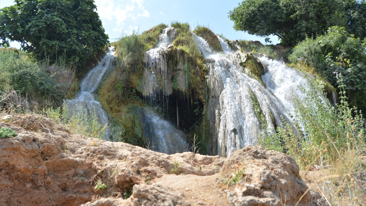 Nurdağı Belediye Başkanı Ökkeş Kavak, gazetecilere, Gaziantep Büyükşehir Belediyesi ile yaptıkları çalışmayla bölgeyi cazibe merkezi haline getirmek istediklerini söyledi.