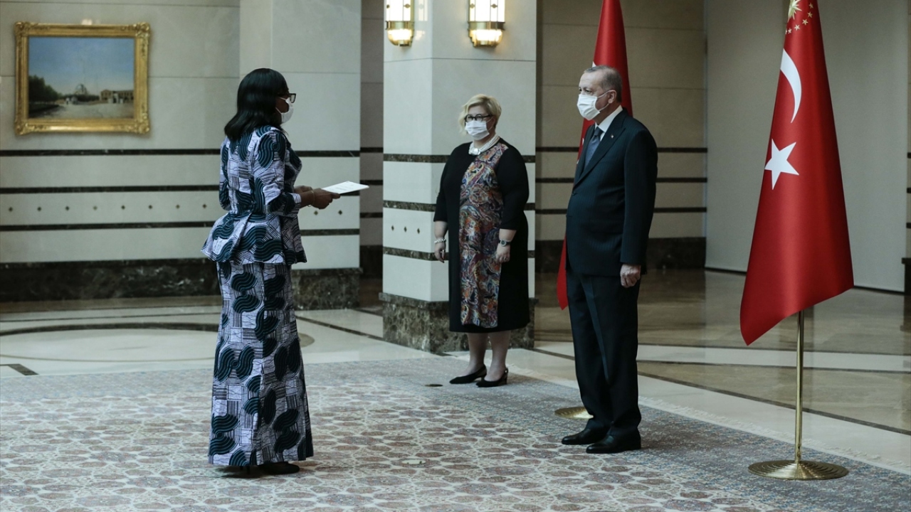 Cumhurbaşkanlığı Külliyesi`ndeki kabulde, Büyükelçi Toure, Erdoğan`a güven mektubu sundu.