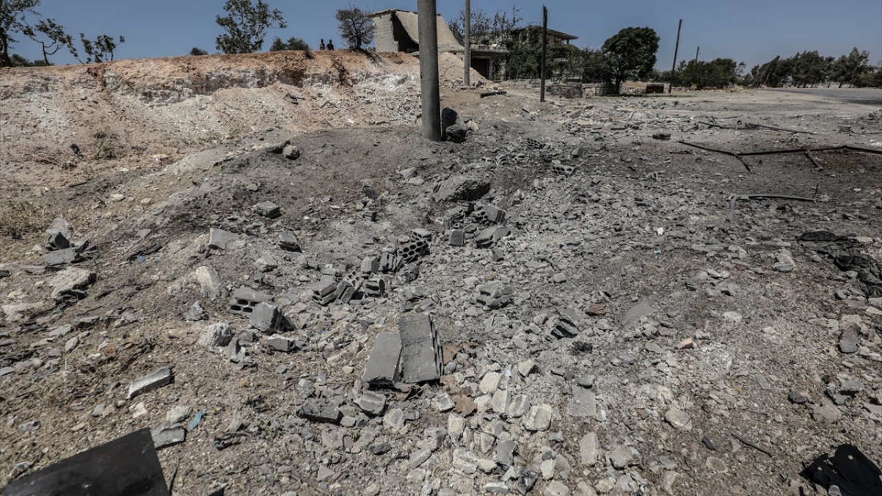 Saldırıda konvoyda görevli 2 araçta kısmi hasar meydana geldiği ifade edilen açıklamada, can kaybı yaşanmadığı kaydedildi.