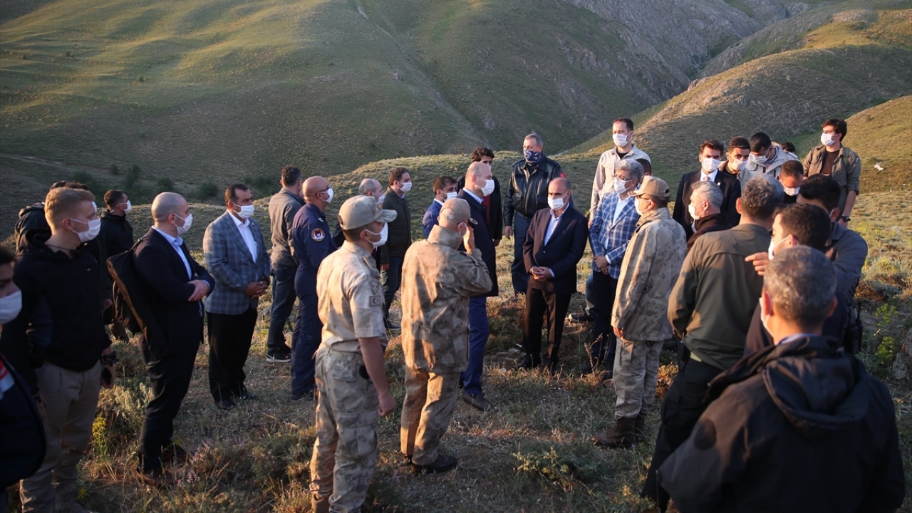 Uçakta 2`si pilot 7 emniyet mensubunun bulunduğunu aktaran Soylu, şunları kaydetti: