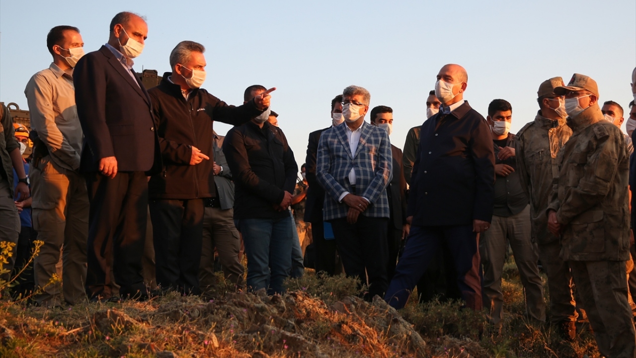 Bakan Soylu daha sonra Emniyet Genel Müdürü Mehmet Aktaş, Van Valisi Mehmet Emin Bilmez, Van Jandarma Asayiş Kolordu Komutanı Tümgeneral Hacı İlbaş ile bölgeye hareket etti. 